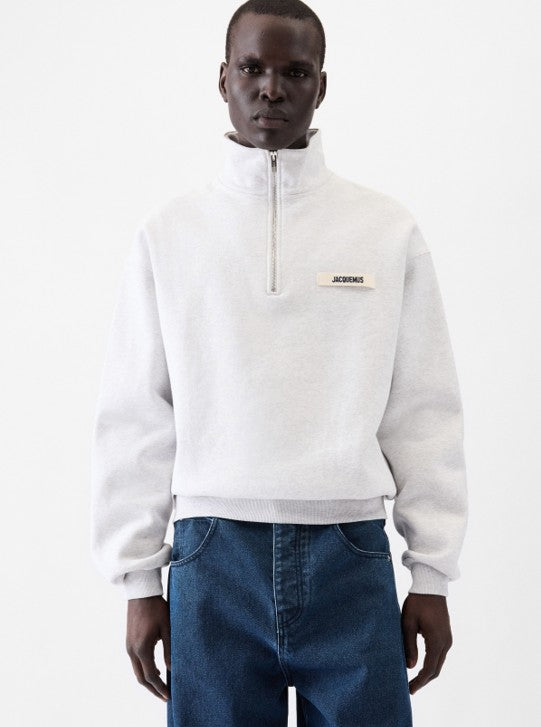 Jacquemus Gros Grain Zipped-Rollneck Sweatshirt in Grey