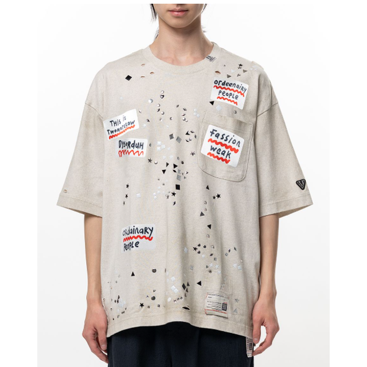 Maison Mihara Embellished Sticker Beige T-shirt