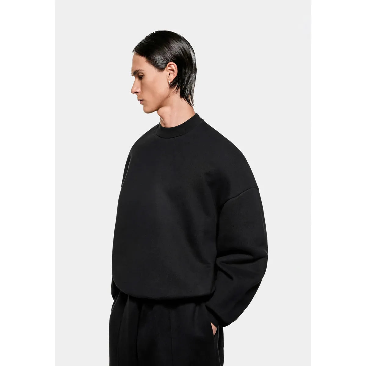 MKI 800 GSM SUPERWEIGHT BLACK CREWNECK