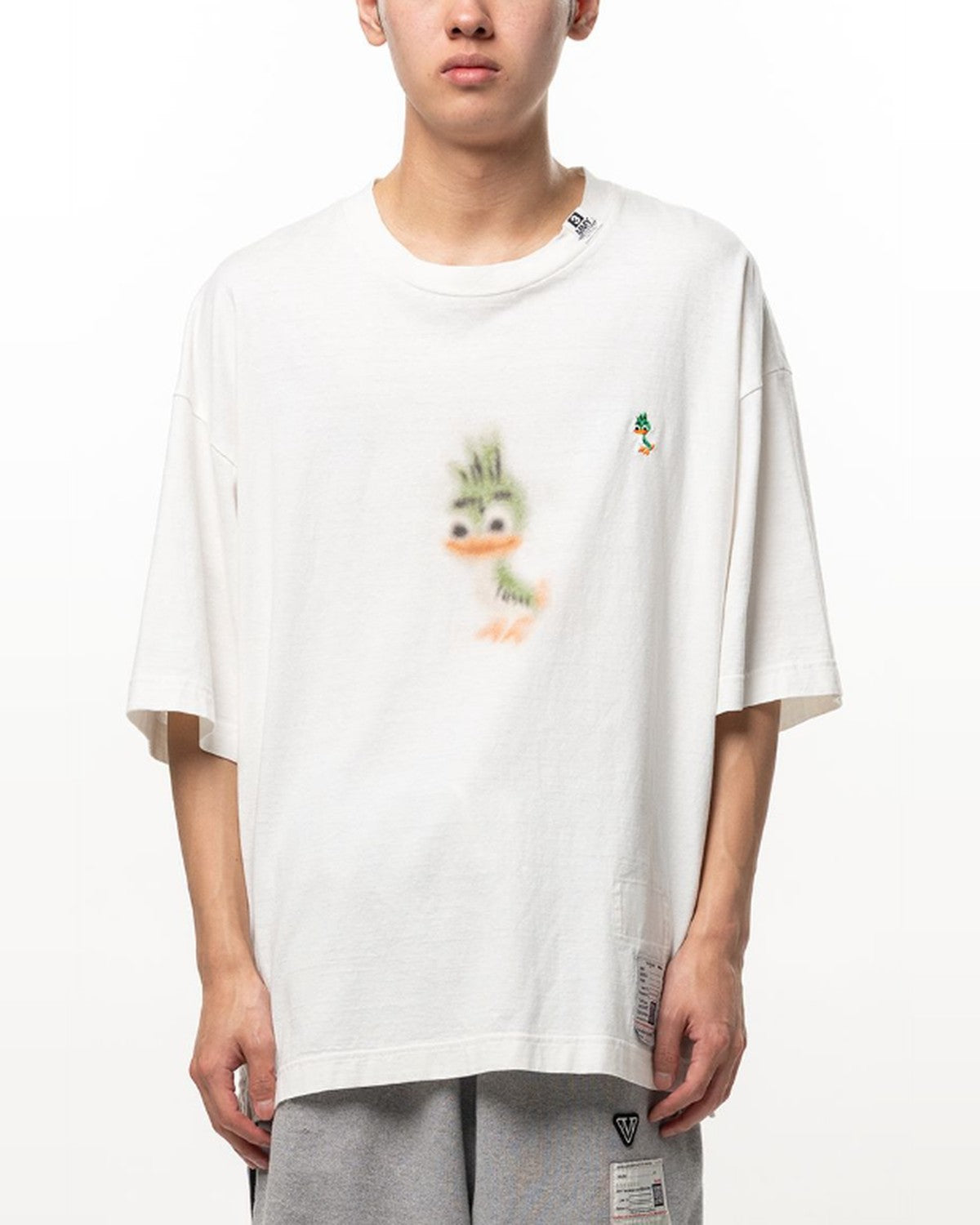 Maison Mihara Yasuhiro Leon Print T-Shirt in White