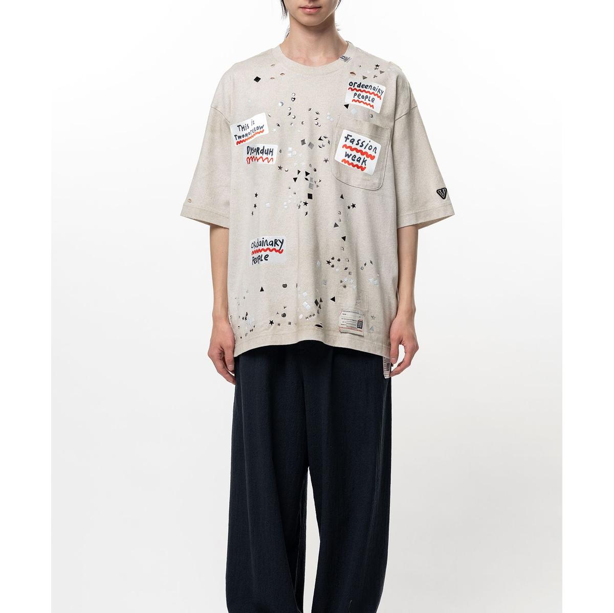 Maison Mihara Embellished Sticker Beige T-shirt