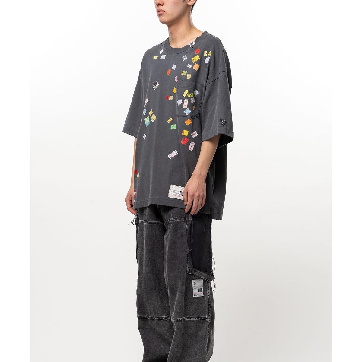 Maison Mihara Price Tag Sticker Printed Black T-shirt