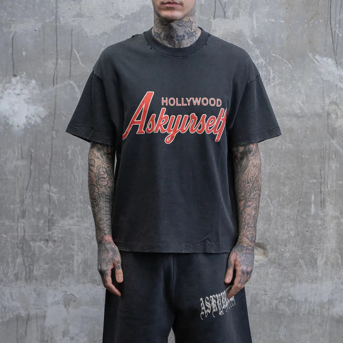 ASKYURSELF Hollywood ASKYURSELF T-Shirt in Vintage Black