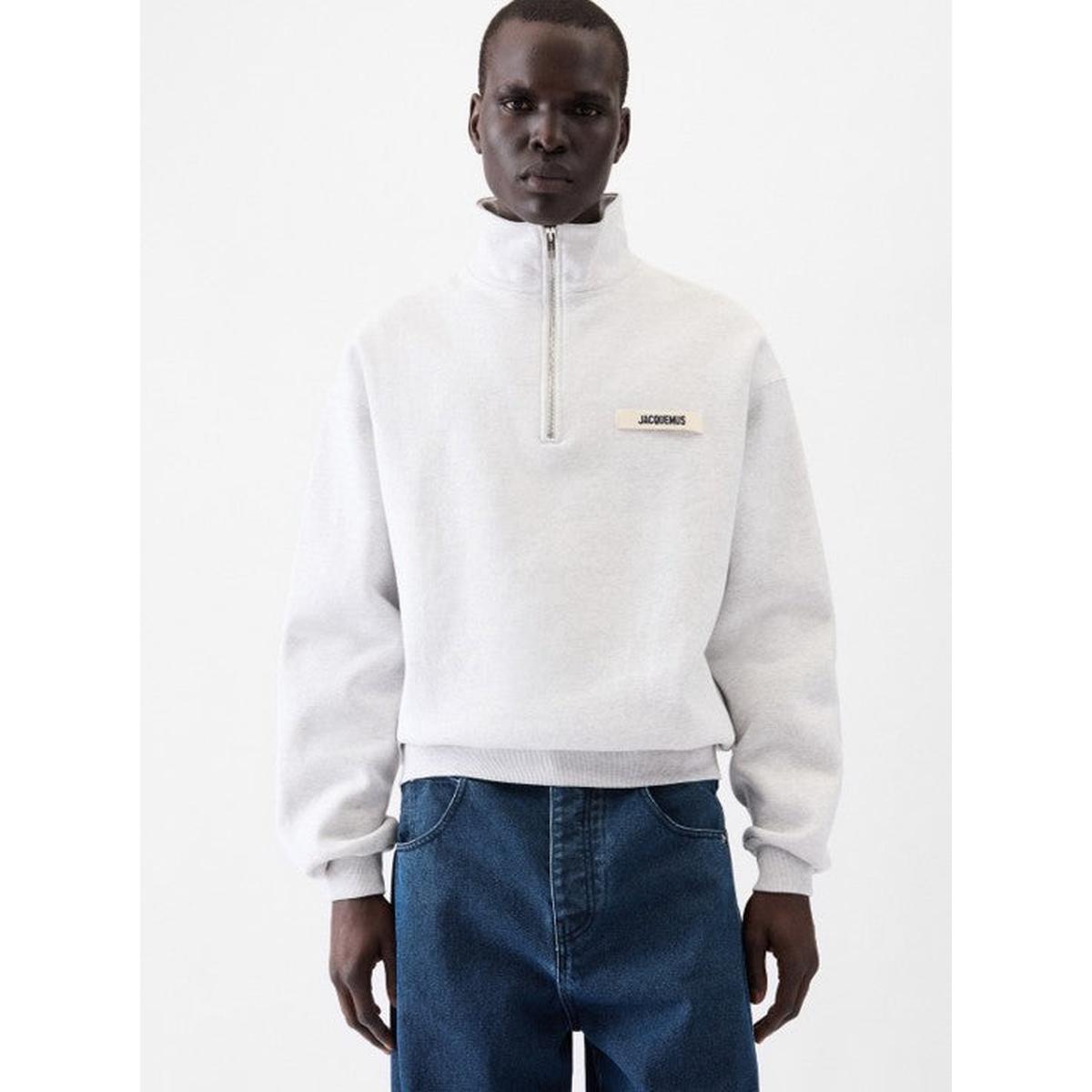 Jacquemus Gros Grain Zipped-Rollneck Sweatshirt in Grey