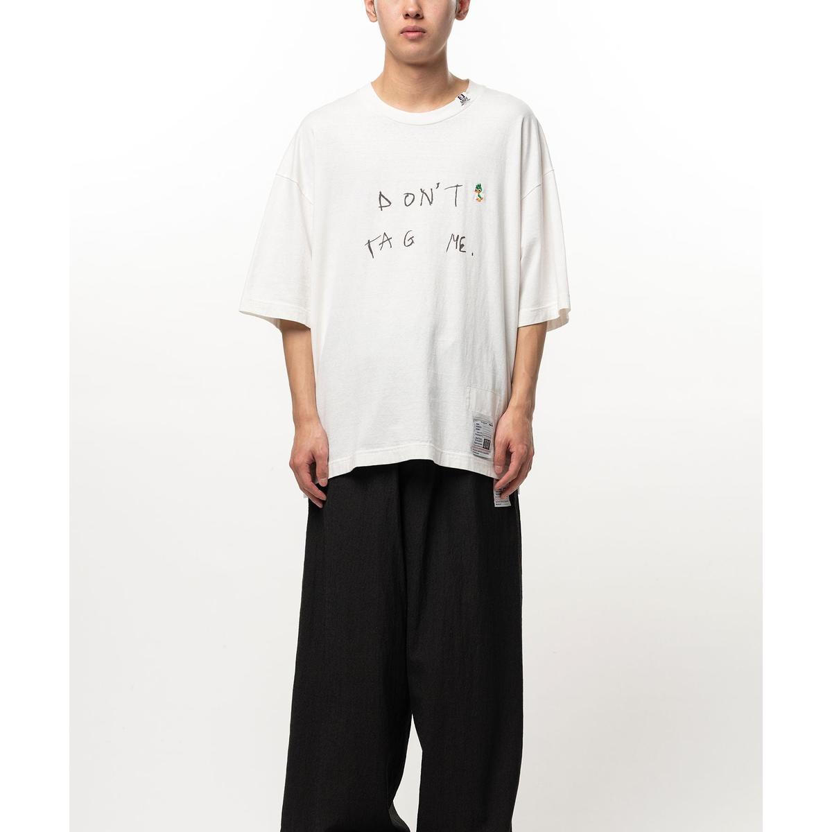 Maison Mihara Don't Tag Me. Printed T-Shirt in White