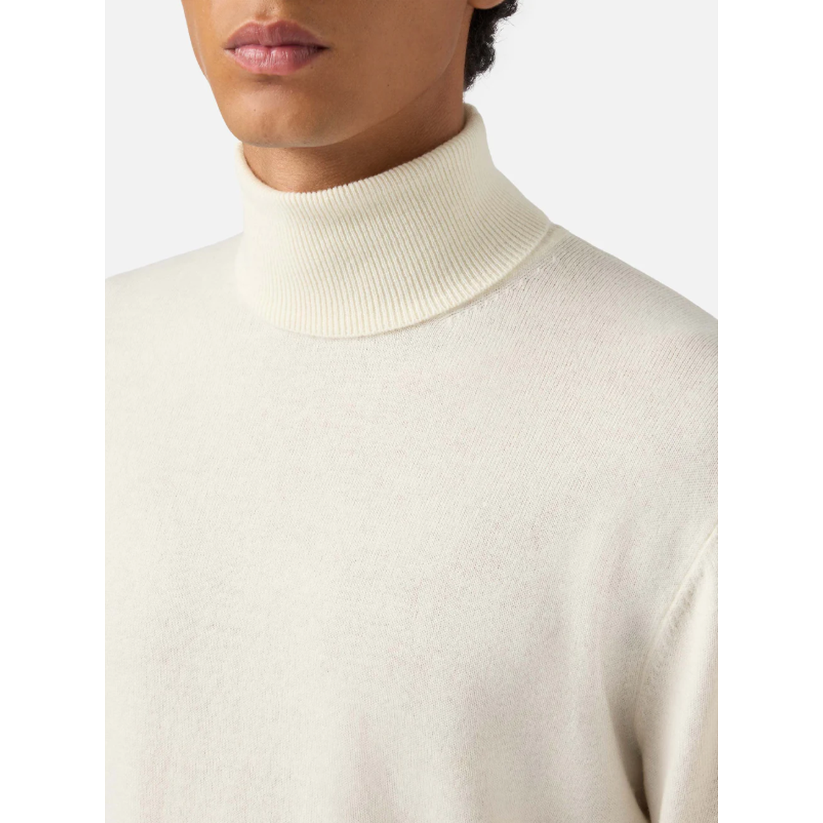 MC2 OFF WHITE BOND TURTLENECK SWEATER