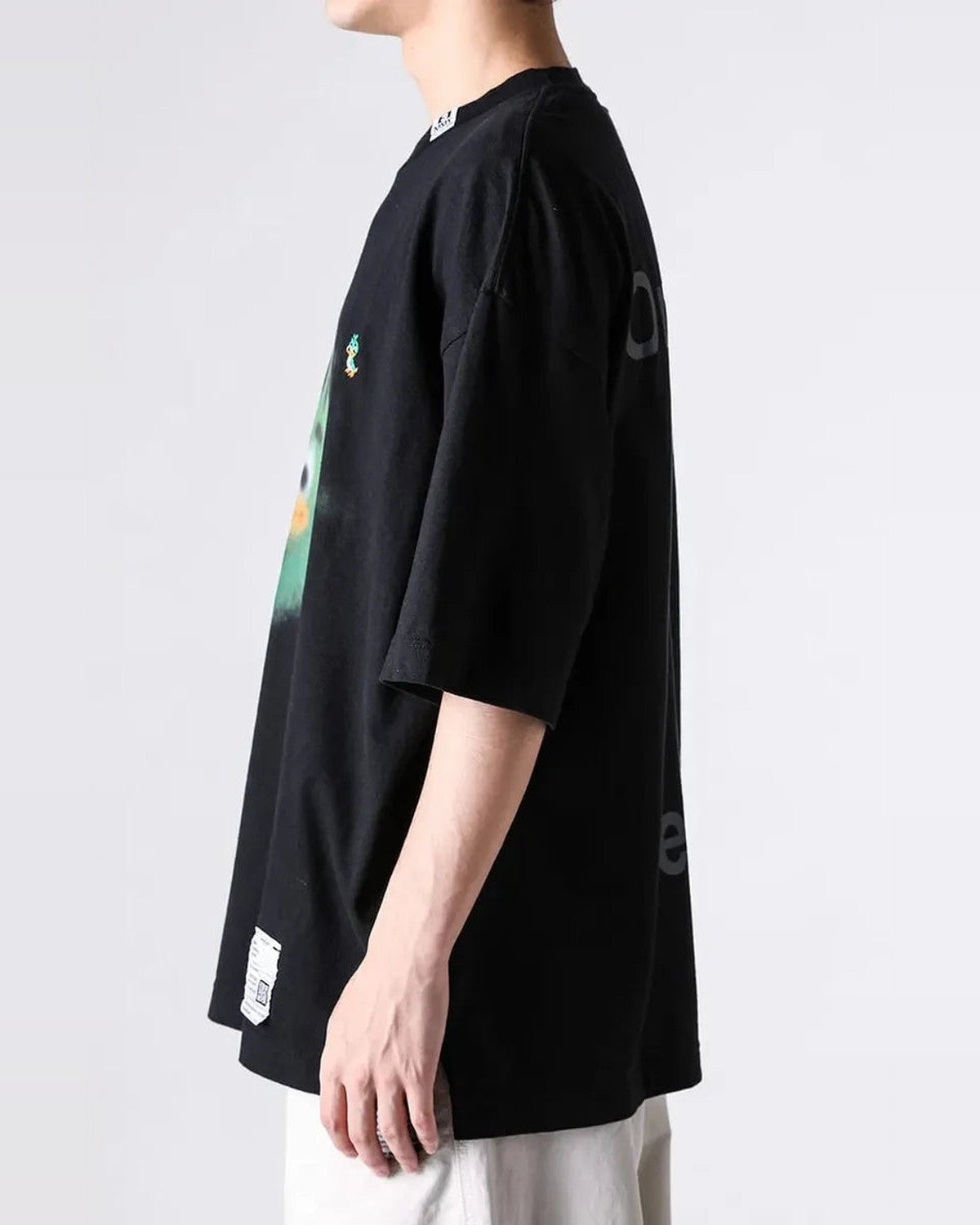 Maison Mihara Yasuhiro Leon Print T-Shirt in Black